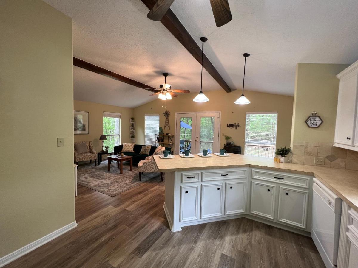 2 Bdrm Treehouse Hideout- Lake Conroe With Boat Ramp Монтгомери Экстерьер фото